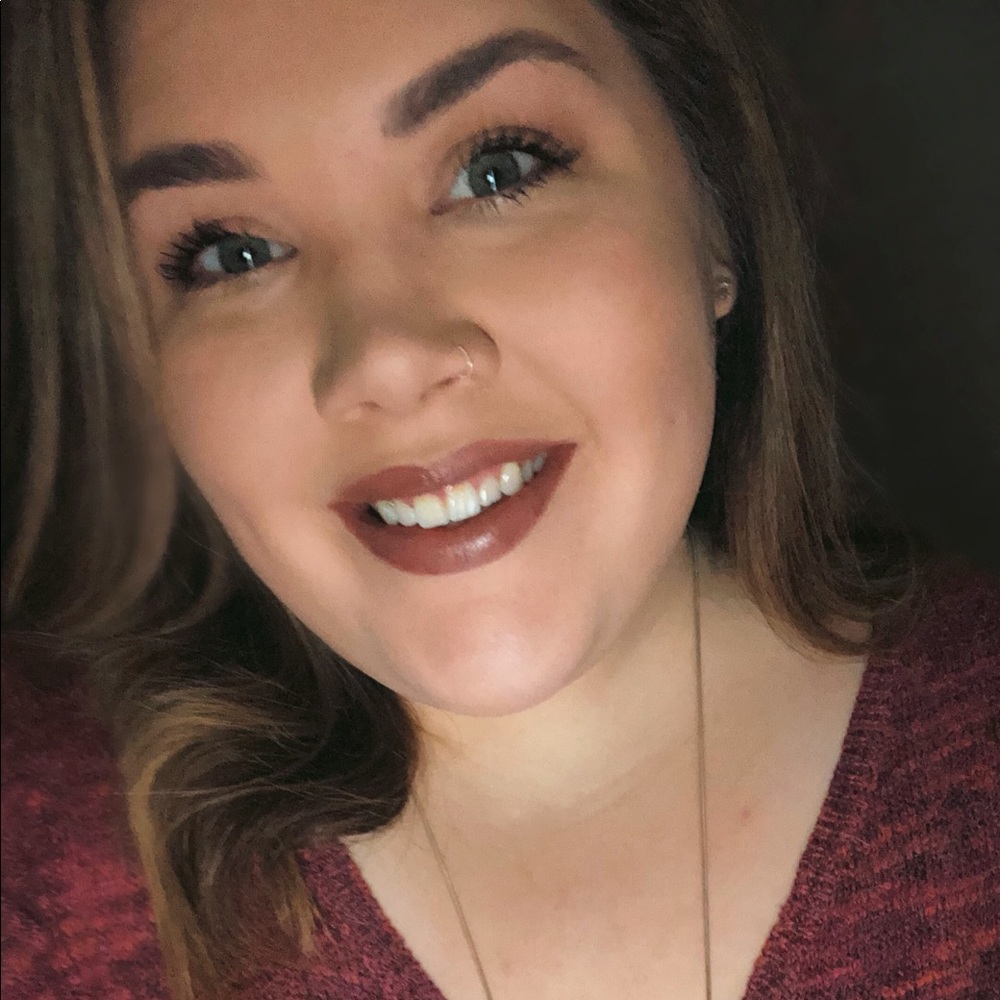 Meet your Posher, Alicia